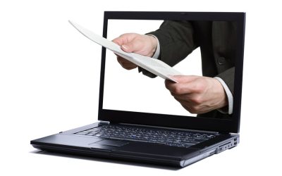 Quais são as vantagens dos formulários eletrônicos (eforms) em relação aos formulários em papel?